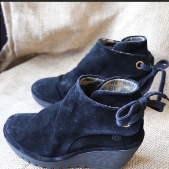 Fly London leather black Wedge - Picture 1 of 3